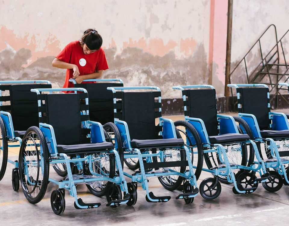 cadeira de rodas de plástico